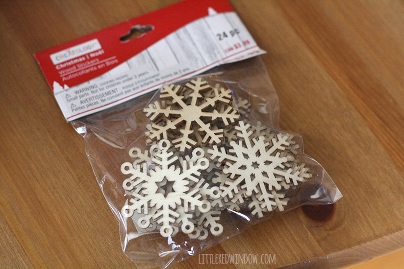 Chunky Yarn Christmas Wreath | littleredwindow.com