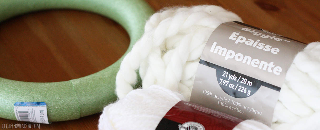 Chunky Yarn Christmas Wreath | littleredwindow.com