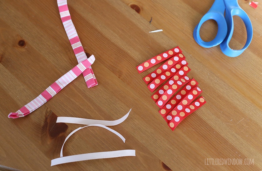 My baby LOVES this cute DIY tag blanket, it even makes a crinkly sound! | littleredwindow.com