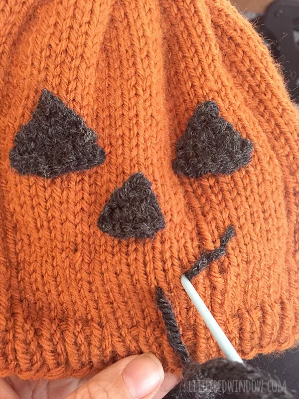Cute Lil' Pumpkin Hat Knitting pattern, make the perfect Jack-o'Lantern hat for newborns, babies and toddlers!