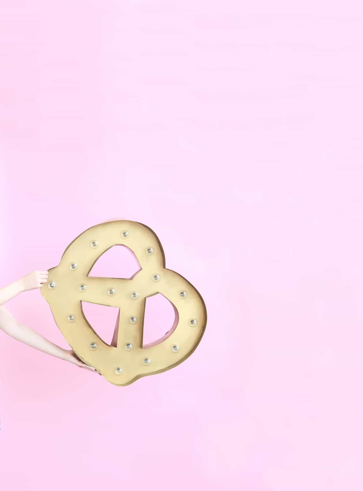 PretzelMarqueeLight2