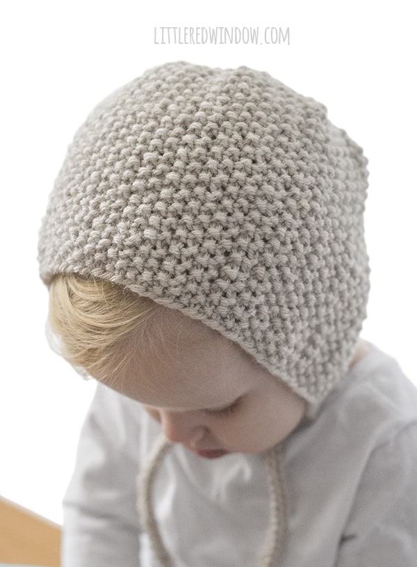 Seed Stitch Bonnet Knitting Pattern for babies and toddlers! | littleredwindow.com