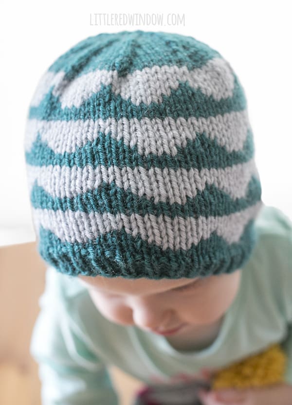 Simple Scallop Hat Knitting Pattern for babies and toddlers! | littleredwindow.com
