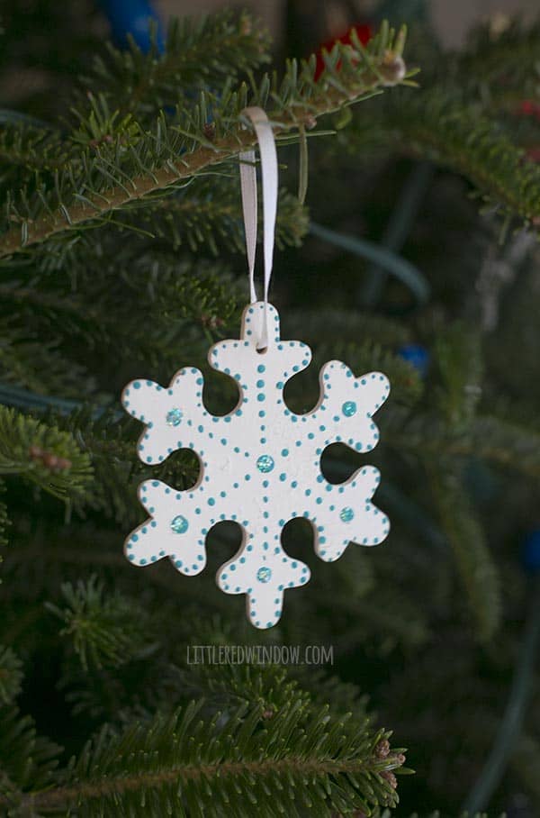 Pretty Sparkle Snowflake Ornaments, decorate some pretty, sparkly snowflake Christmas ornaments for your tree this year, each one is unique!