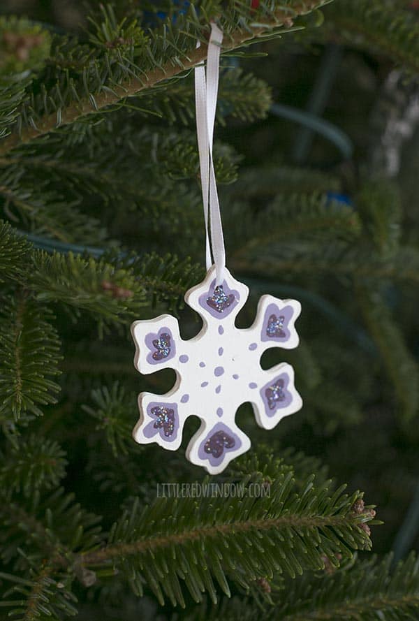 Pretty Sparkle Snowflake Ornaments, decorate some pretty, sparkly snowflake Christmas ornaments for your tree this year, each one is unique!