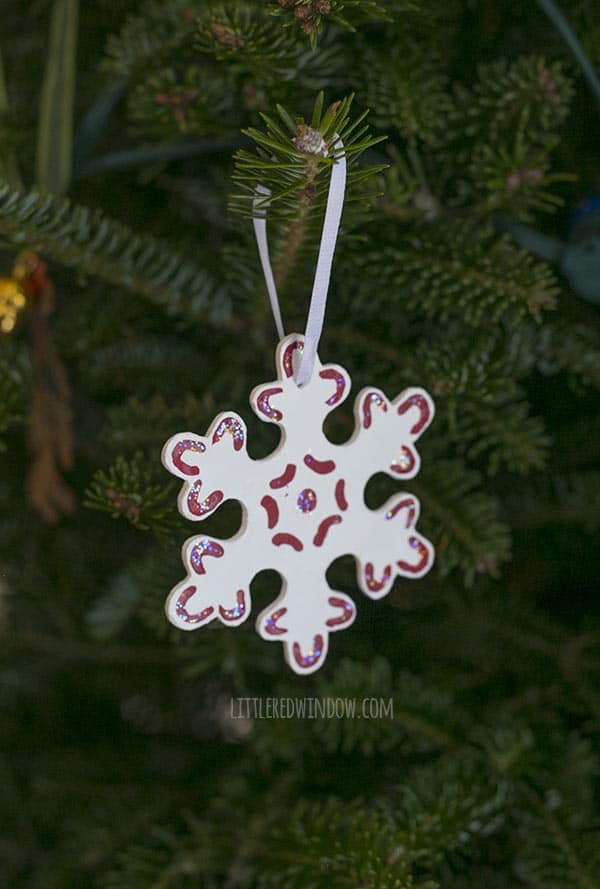 Pretty Sparkle Snowflake Ornaments, decorate some pretty, sparkly snowflake Christmas ornaments for your tree this year, each one is unique!