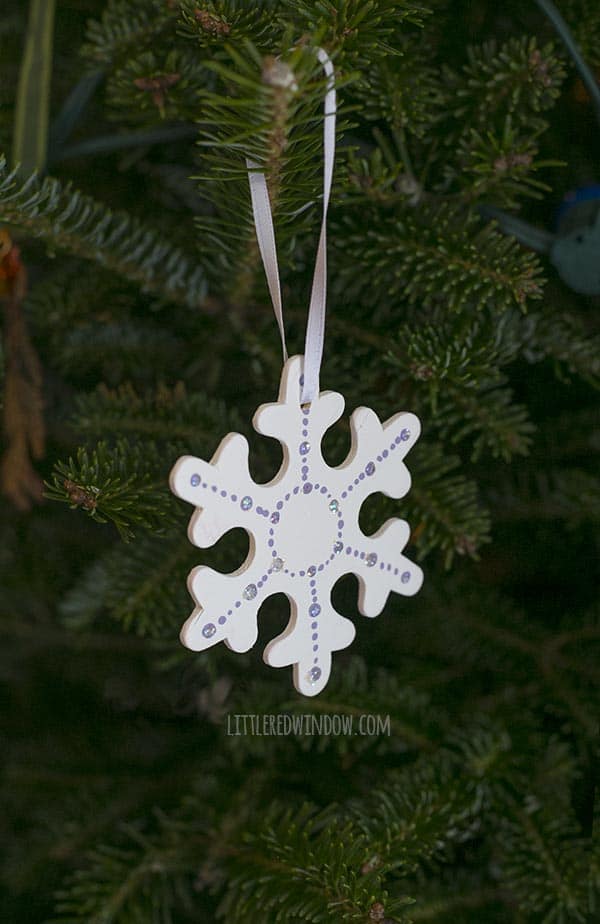 Pretty Sparkle Snowflake Ornaments, decorate some pretty, sparkly snowflake Christmas ornaments for your tree this year, each one is unique!